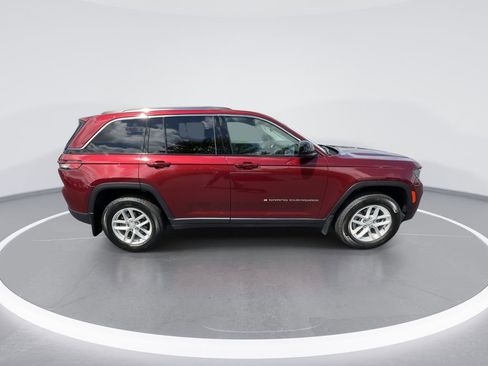 Used 2023 Jeep Grand Cherokee Laredo X AWD/4WD image 9