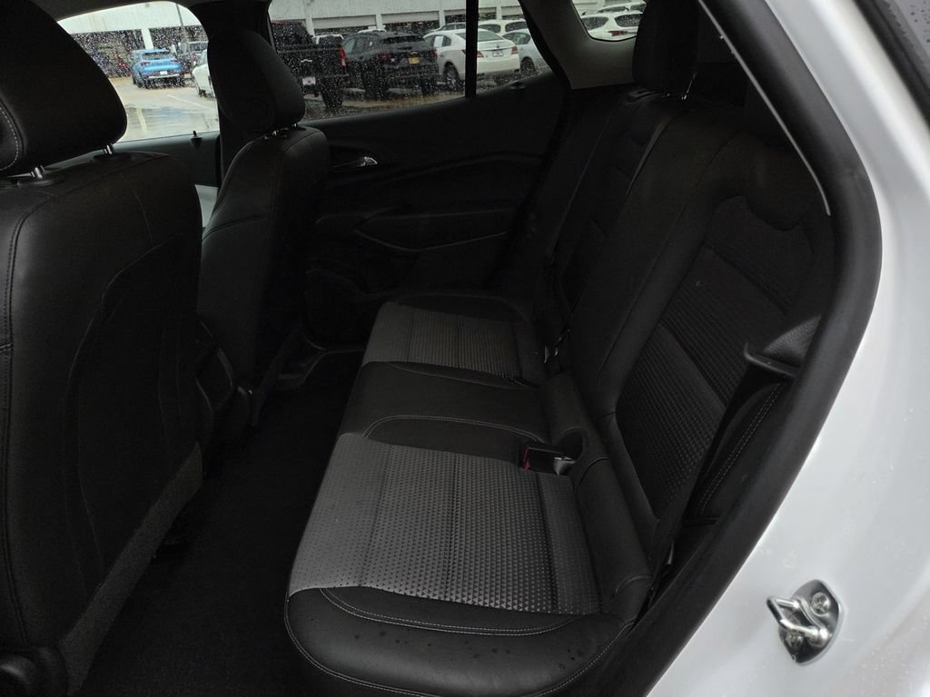 Used 2025 Chevrolet Trax LT FWD image 19