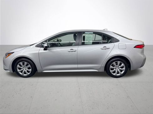 Used 2023 Toyota Corolla LE image 3