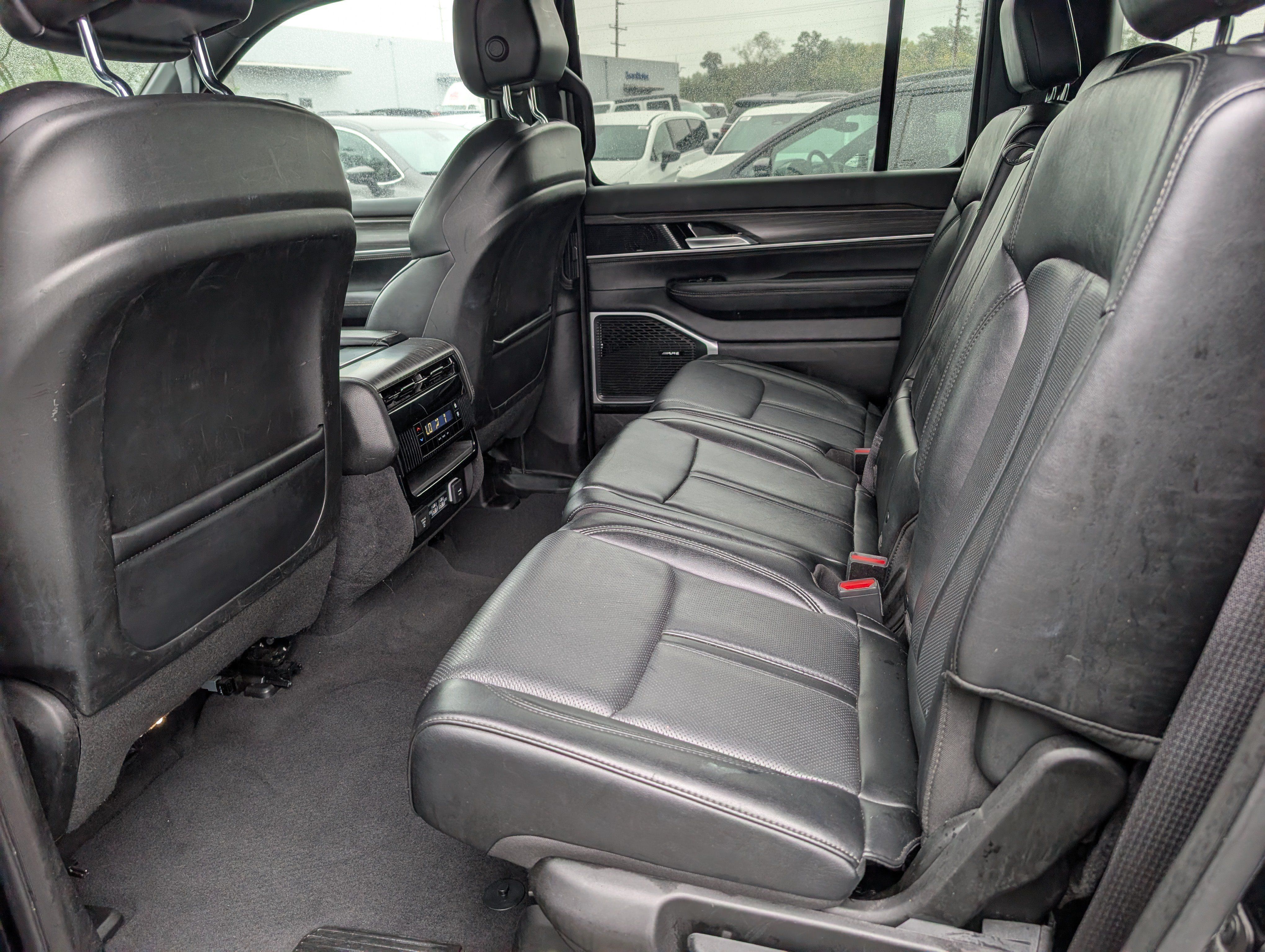 Used 2024 Jeep Wagoneer Series II w/ Flexible Seating Group AWD/4WD image 16