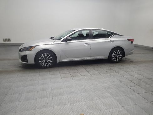 Used 2024 Nissan Altima 2.5 SV FWD image 2
