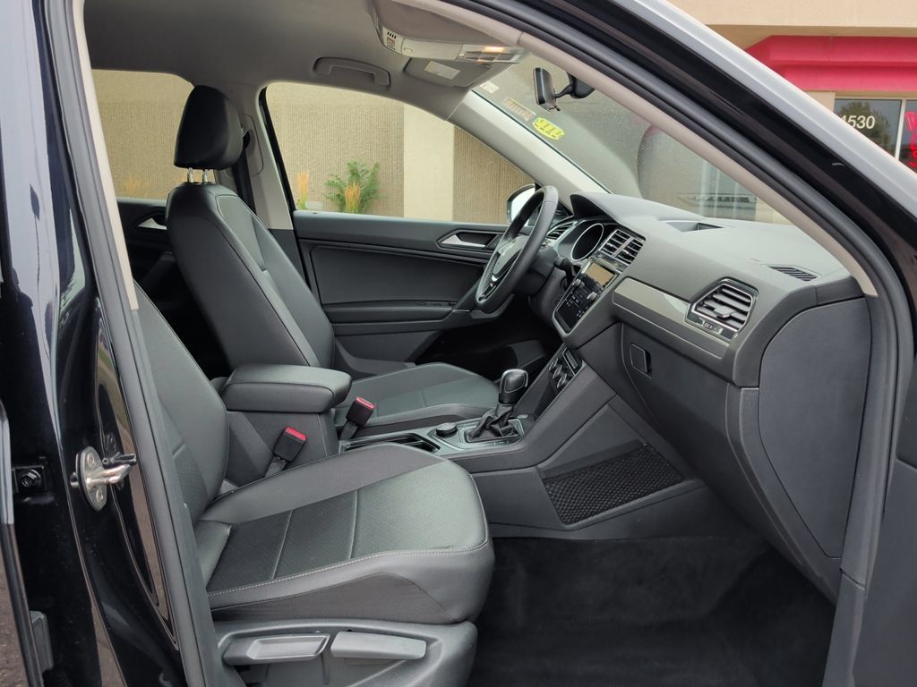 Used 2020 Volkswagen Tiguan SE AWD/4WD image 37