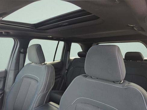 Used 2024 Jeep Grand Cherokee Laredo X w/ Luxury Tech Group I RWD image 27