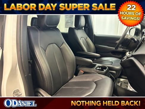Used 2025 Chrysler Pacifica Select FWD image 22