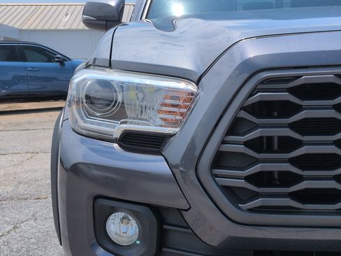Used 2020 Toyota Tacoma TRD Off-Road AWD/4WD image 8