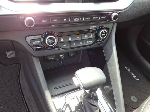 Used 2020 Kia Niro EX Premium FWD image 23