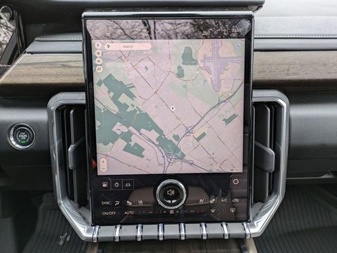New 2026 GMC Acadia Denali Ultimate w/ LPO, Floor Liner Package AWD/4WD image 22