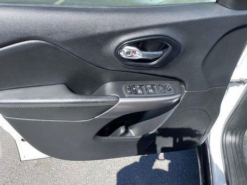 Used 2021 Jeep Cherokee Latitude Lux image 26