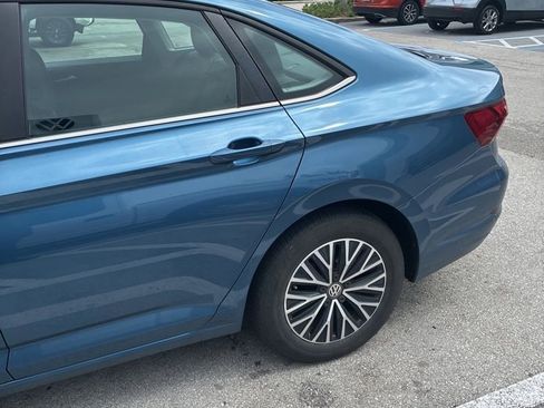 Used 2021 Volkswagen Jetta SE image 3