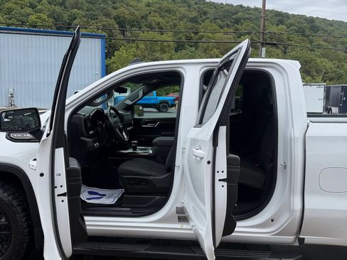 Used 2024 GMC Sierra 1500 Elevation w/ Preferred Package AWD/4WD image 6