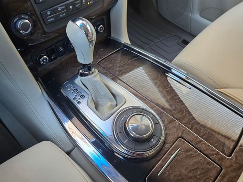 Used 2014 INFINITI QX80 4WD w/ Deluxe Touring Package image 23