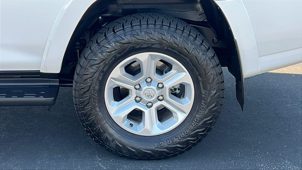 Used 2024 Toyota 4Runner SR5 AWD/4WD image 7
