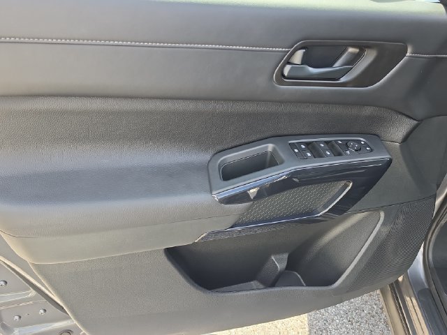 Used 2026 Nissan Pathfinder SV FWD image 19