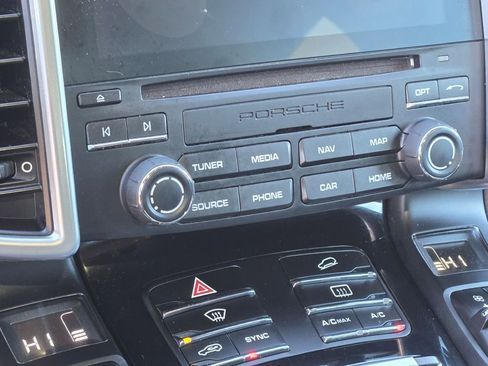 Used 2018 Porsche Cayenne image 24