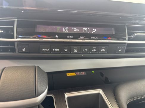 Certified 2025 Toyota Sienna XLE FWD image 20