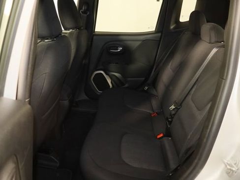 Used 2017 Jeep Renegade Latitude image 18