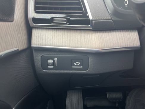 Used 2022 Volvo XC90 T6 Inscription w/ Lounge Package image 26