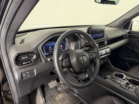 Used 2025 Honda Pilot Black Edition image 18