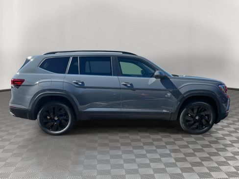 New 2026 Volkswagen Atlas SE FWD image 2
