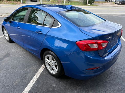 Used 2017 Chevrolet Cruze LT w/ Convenience Package FWD image 7