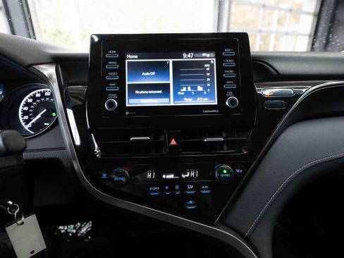 Used 2024 Toyota Camry SE image 17