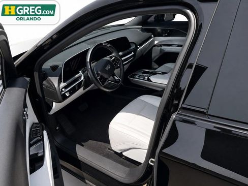 Used 2023 Cadillac Lyriq AWD image 10