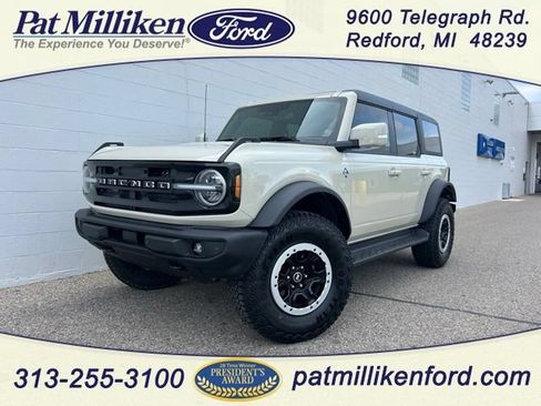 Certified 2025 Ford Bronco Outer Banks w/ Sasquatch Package AWD/4WD image 1