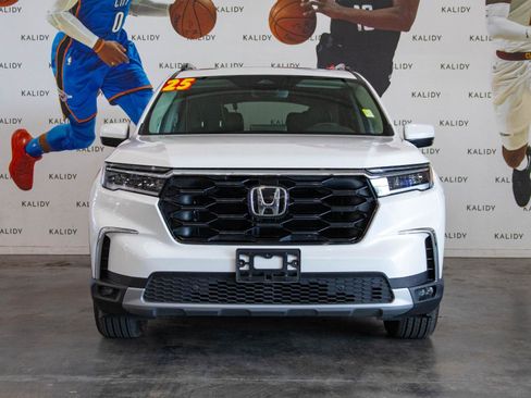 Used 2025 Honda Pilot Touring image 21