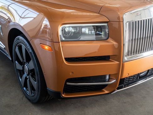 Used 2023 Rolls-Royce Cullinan w/ Cullinan Package image 20