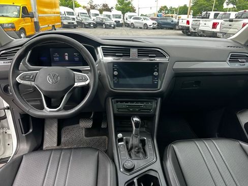 Used 2022 Volkswagen Tiguan SE AWD/4WD image 15