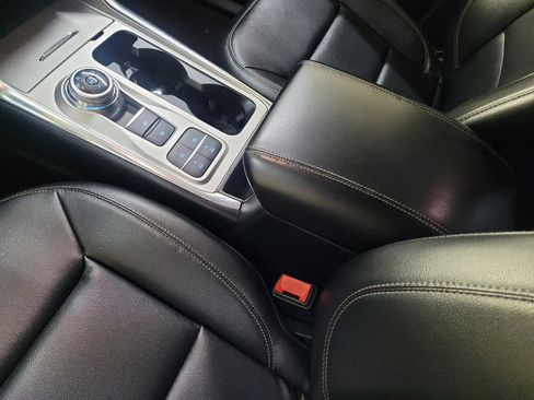 Used 2020 Ford Explorer XLT w/ Equipment Group 202A image 26