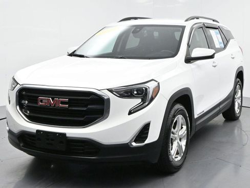 Used 2020 GMC Terrain SLE w/ Driver Convenience Package AWD/4WD image 2