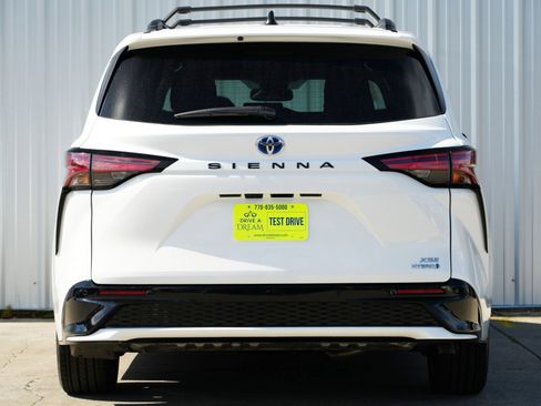 Used 2024 Toyota Sienna XSE image 11
