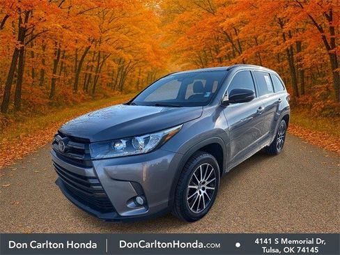 Used 2018 Toyota Highlander SE image 3