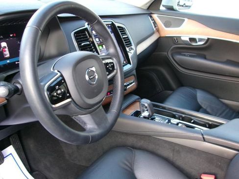 Used 2024 Volvo XC90 B6 Plus image 12