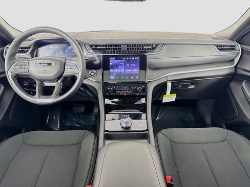 New 2025 Jeep Grand Cherokee Laredo X w/ Luxury Tech Group I image 25