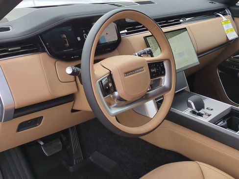 New 2025 Land Rover Range Rover Long Wheelbase SE image 2