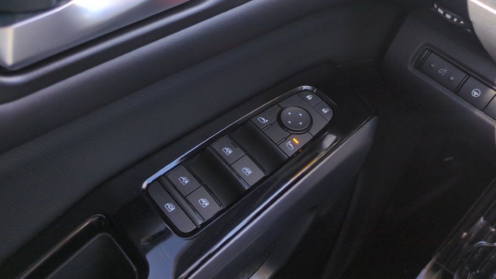 Certified 2024 Nissan Pathfinder SL FWD image 19