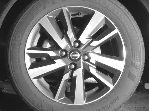 Used 2025 Nissan Versa SV FWD image 12