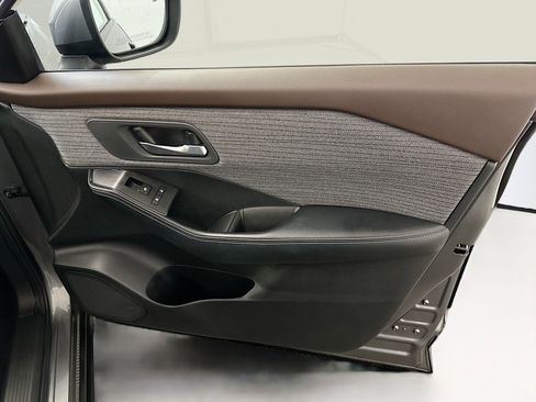 Used 2023 Nissan Rogue SV AWD/4WD image 32