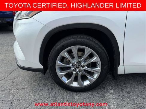 Certified 2024 Toyota Highlander Limited AWD/4WD image 9