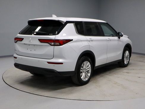 Used 2024 Mitsubishi Outlander ES image 10