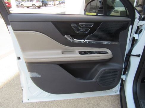 Used 2022 Lincoln Corsair FWD w/ Equipment Group 101A image 11