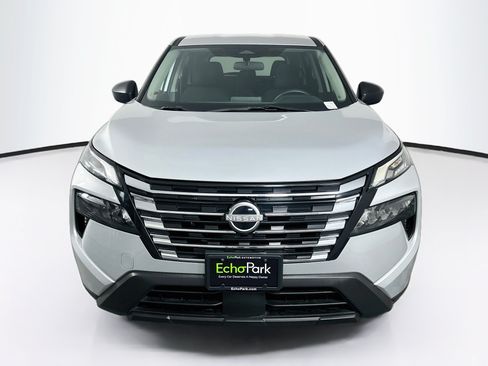 Used 2024 Nissan Rogue S FWD image 2
