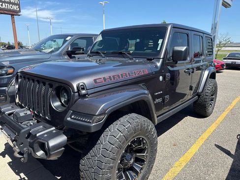 Used 2019 Jeep Wrangler Unlimited Sahara AWD/4WD image 3