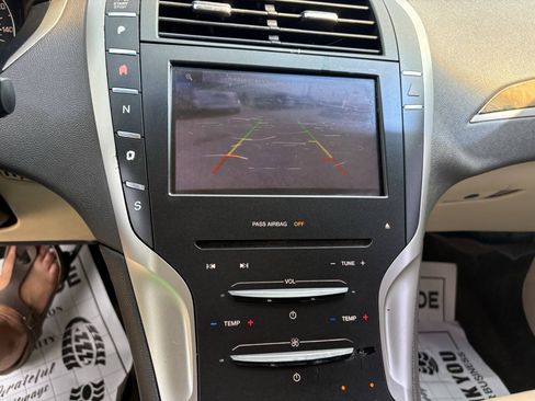 Used 2013 Lincoln MKZ FWD image 26
