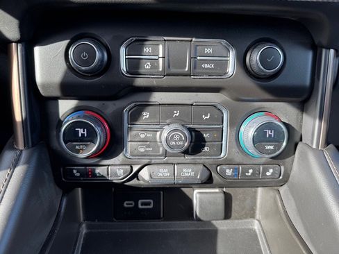 Used 2023 Chevrolet Suburban High Country image 20