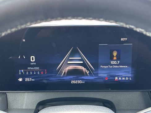 Used 2025 Chevrolet Traverse LT image 33