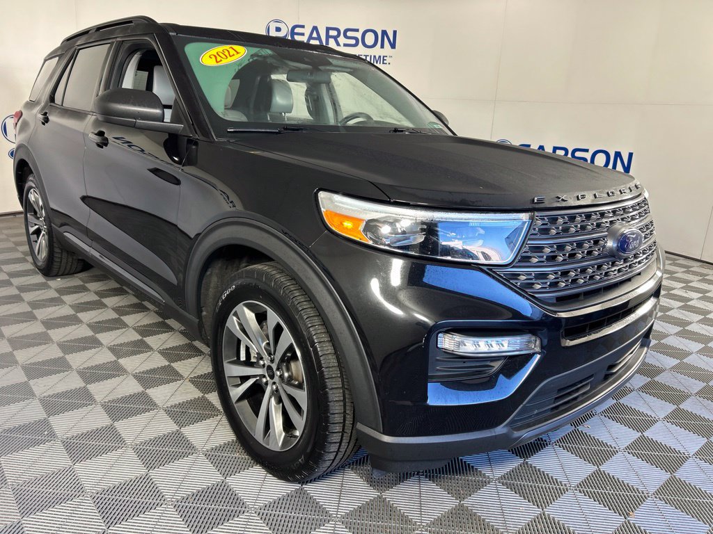 Used 2021 Ford Explorer XLT w/ Equipment Group 202A AWD/4WD image 3