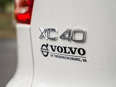 Certified 2025 Volvo XC40 B5 Ultra w/ Climate Package image 10